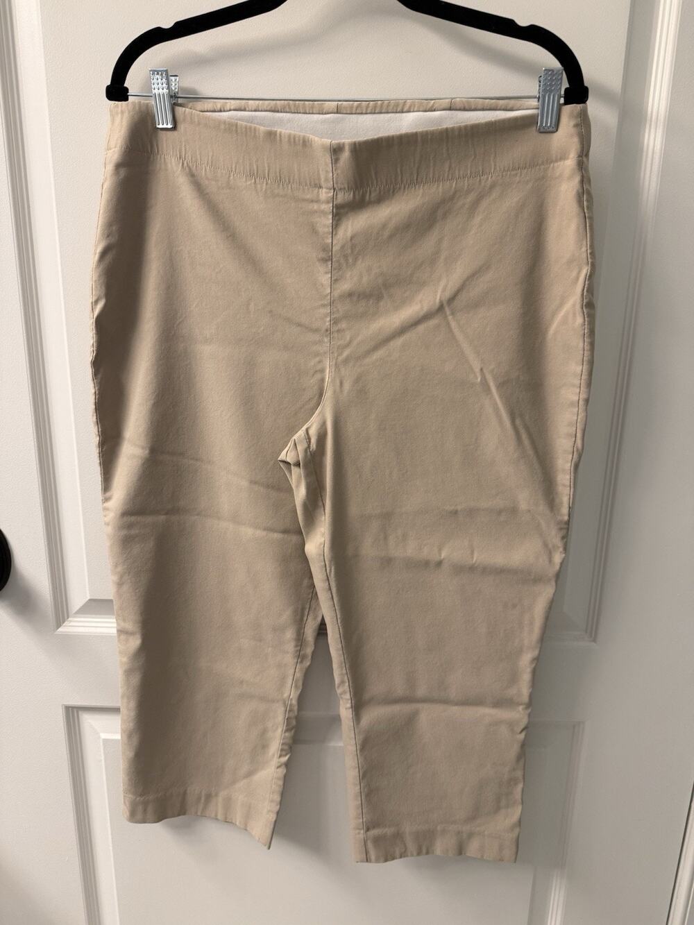 Chico's Women's Beige Pull-On Capri Pants Light Stretch Size 2